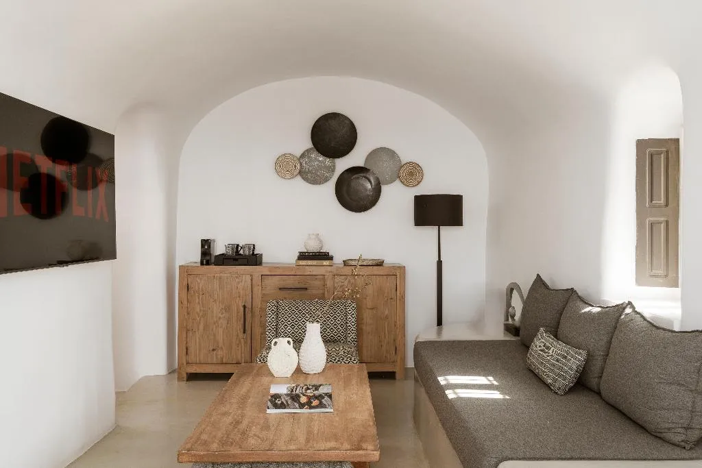 SUITE WITH PRIVATE POOL Room, Aqua Luxury Suites, Santorini