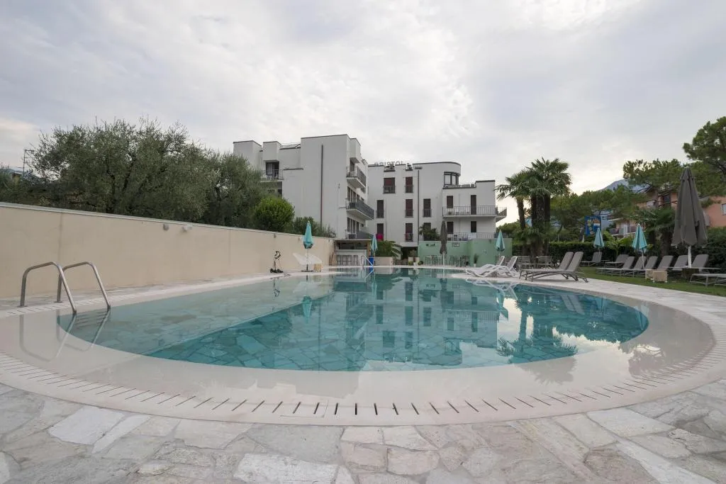 Pool, Bristol, Milan