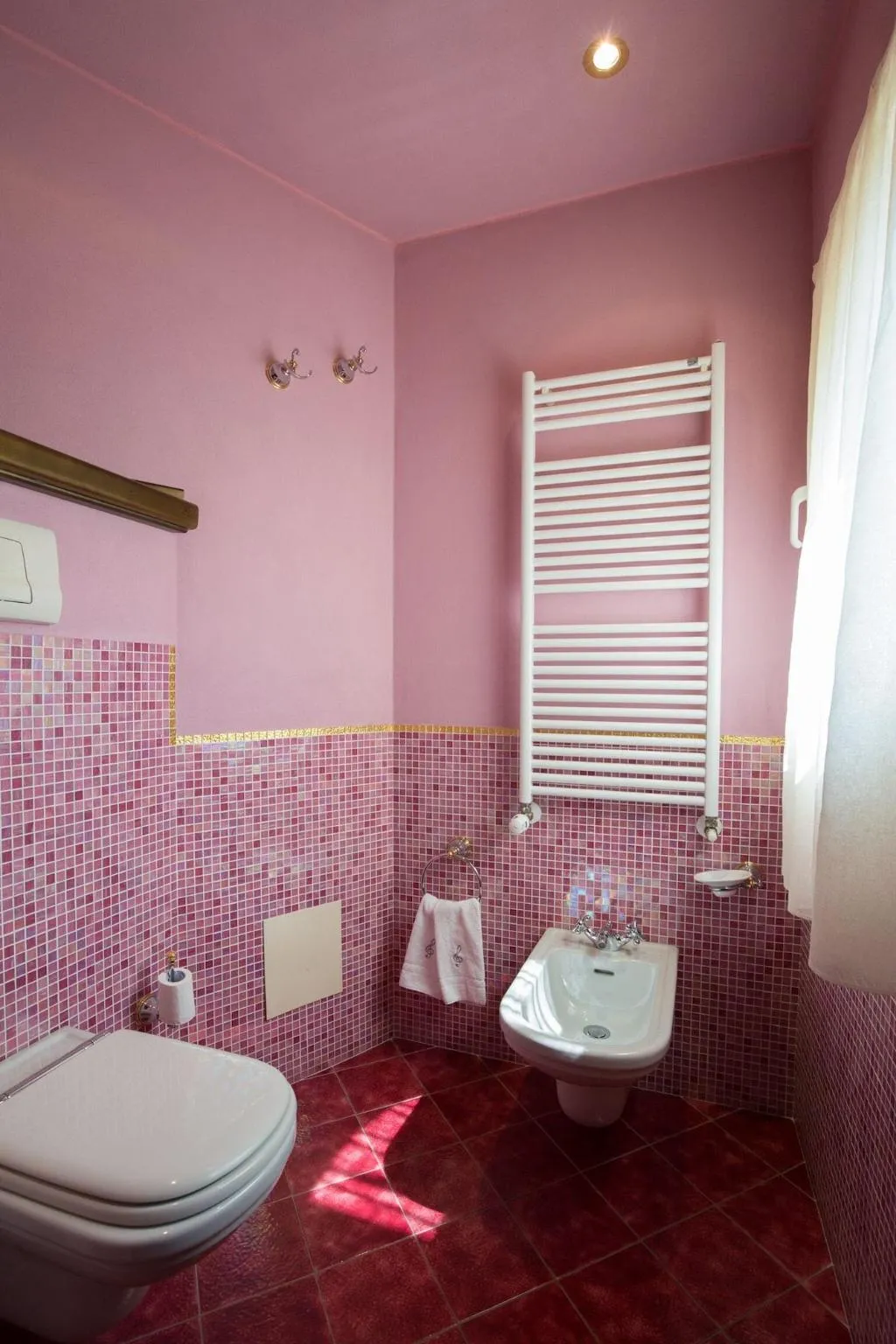 Room, Serenella, Milan