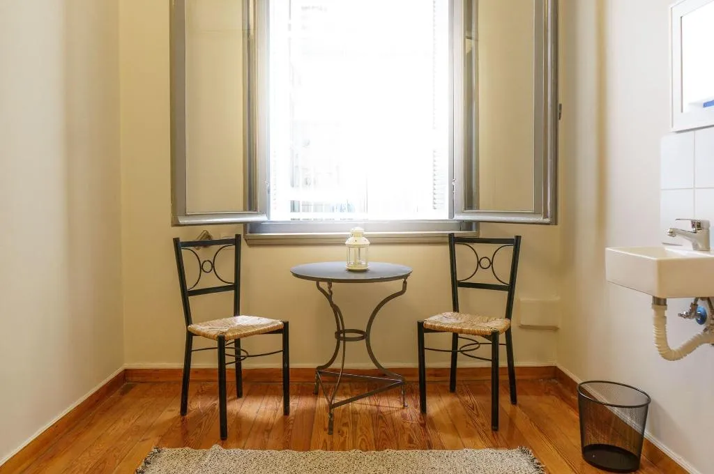 Room, Dioskouros, Athens