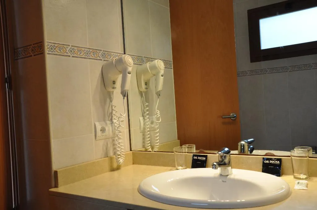 TRIPLE STANDARD Room, Club Sunway Punta Prima, Ibiza