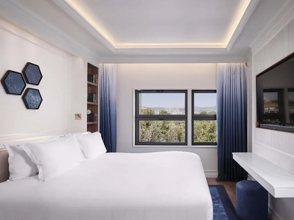 JUNIOR SUITE STANDARD Room, Sofitel Barcelona Skipper, Barcelona