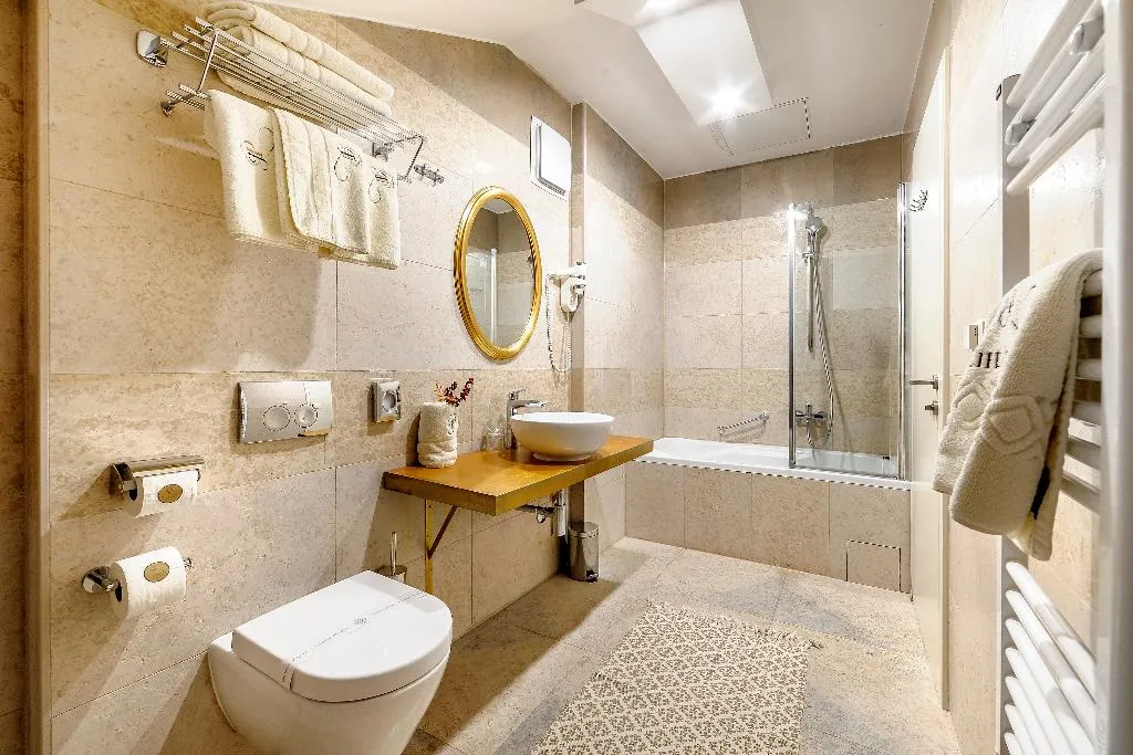 SUITE DELUXE ONE BED Room, Heritage Hotel Life Palace, Split
