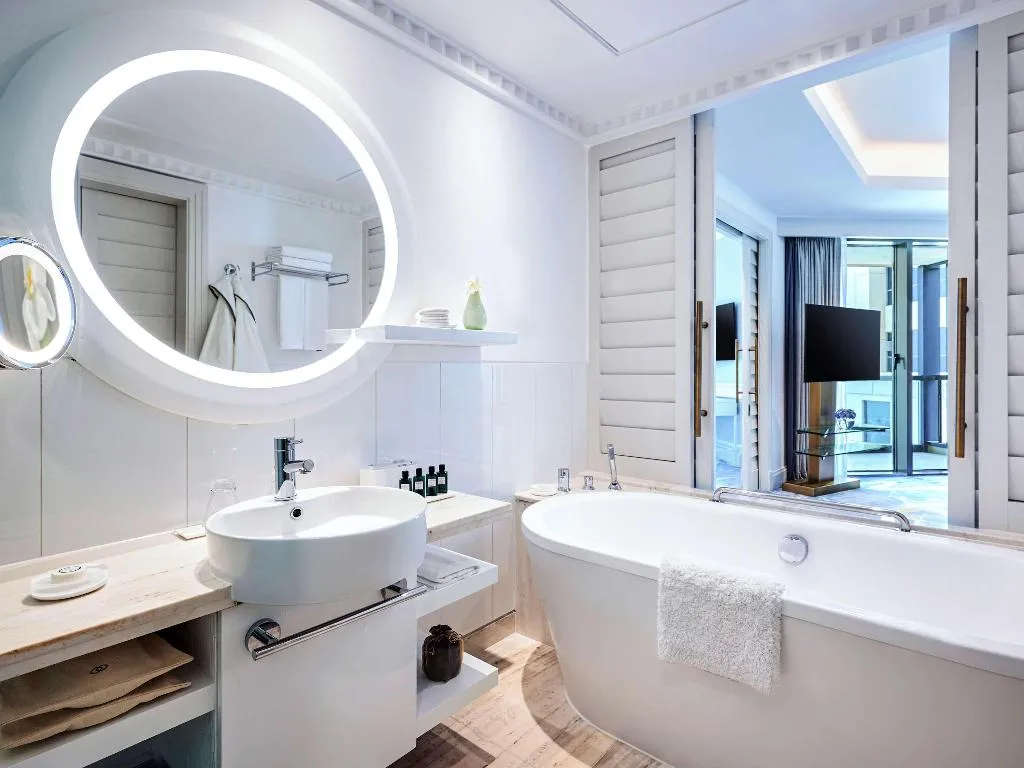 JUNIOR SUITE SIDE SEA VIEW WITH BALCONY Room, Sofitel Dubai Jumeirah Beach, Dubai