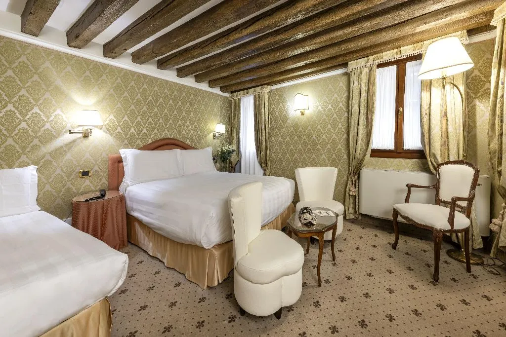 TRIPLE CANAL VIEW Room, Colombina, Venice