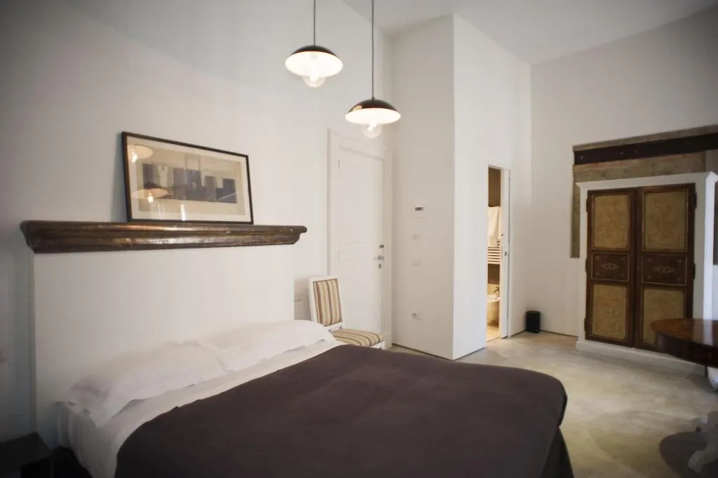 Room, Belledonne Suite & Gallery, Naples