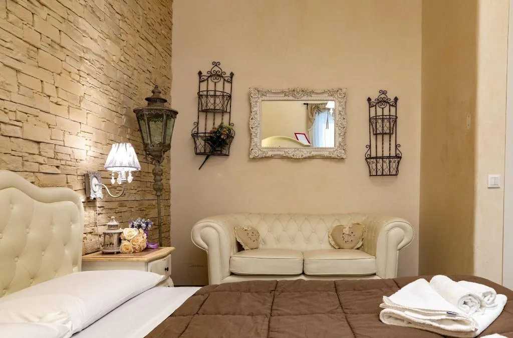 Room, Romantic Dreams, Naples