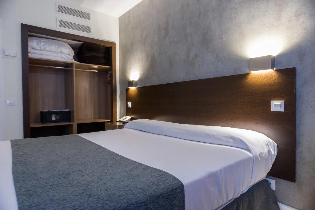 APARTMENT CAPACITY 7 Room, Apartamentos Recoletos, Madrid