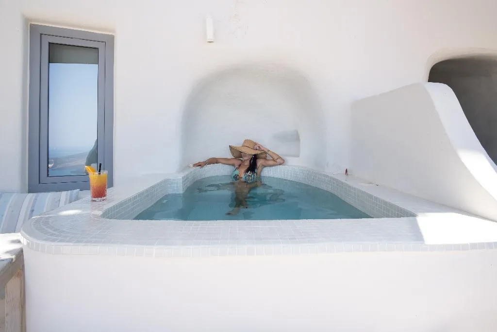SUITE SUPERIOR WITH VIEWS Room, On The Cliff, Santorini