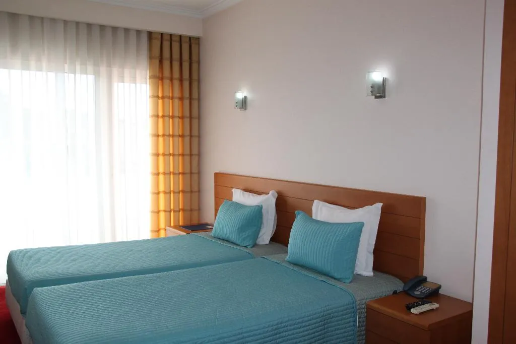 Room, Quasar, Porto