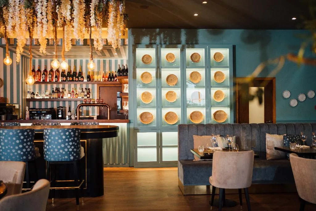 Restaurant, Wine & Books by the sea - Algarve Resort, Algarve