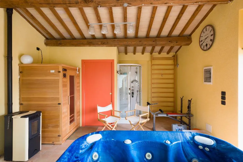 Sports and Entertainment, Un Petit Paradis, Perugia