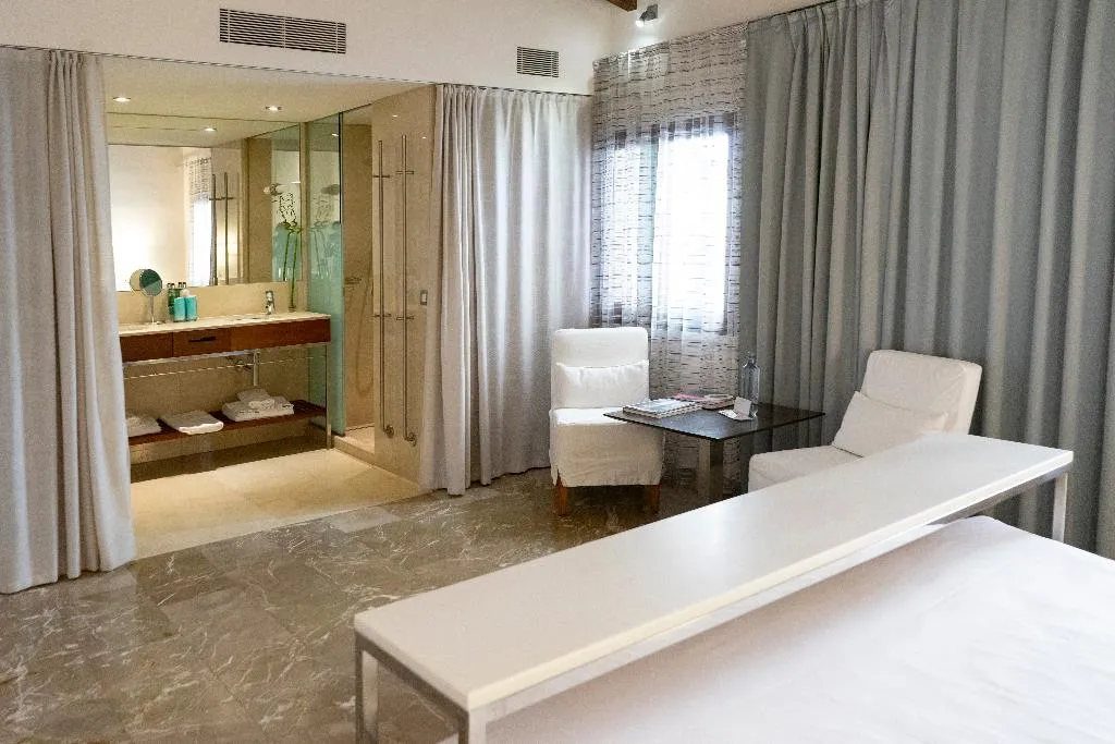 Double or Twin PREMIUM Room, Petit Palace Hotel Tres, Majorca
