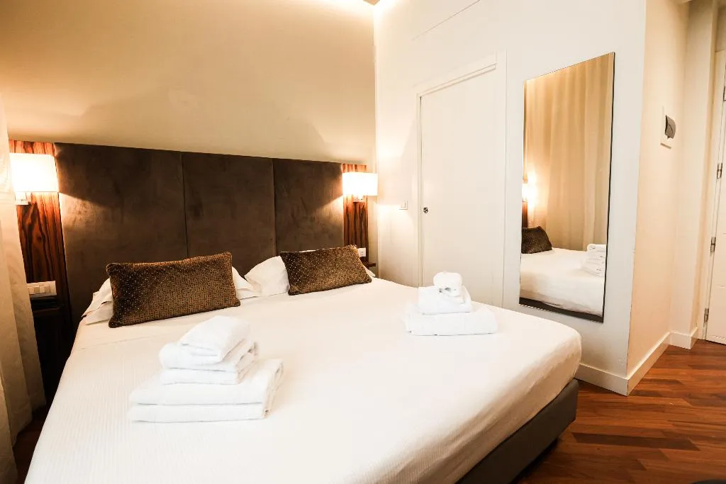 DOUBLE STANDARD Room, Embassy, Florence