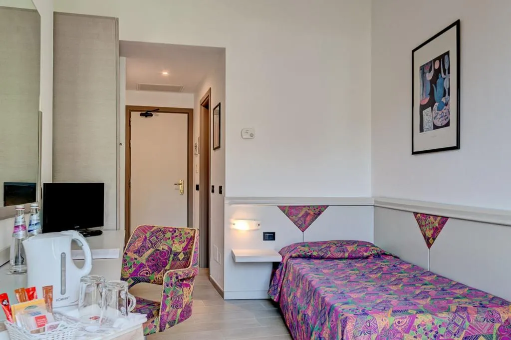 SINGLE STANDARD Room, Antares, Catania