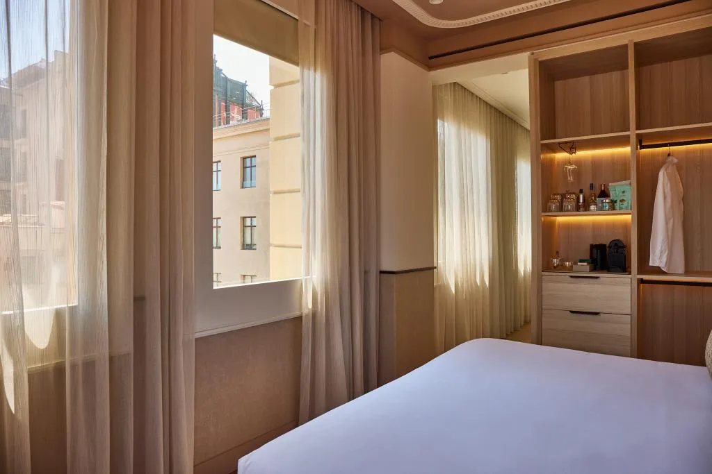 DOUBLE DELUXE WITH VIEWS Room, Grand Hotel Central, Barcelona