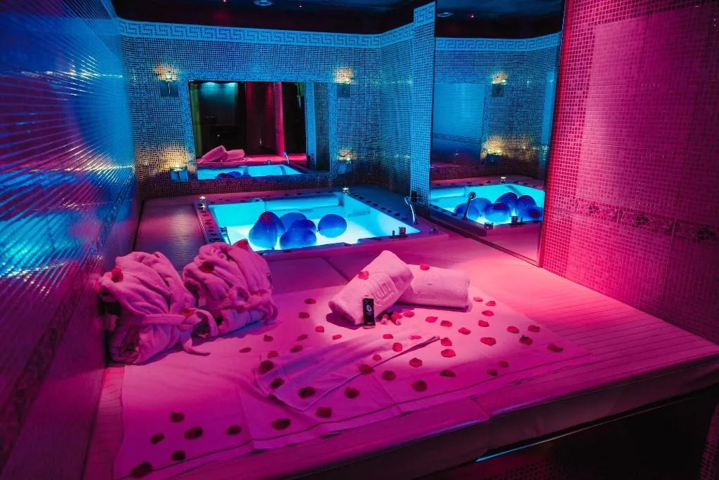 Sports and Entertainment, Hotel Marcantonio, Naples