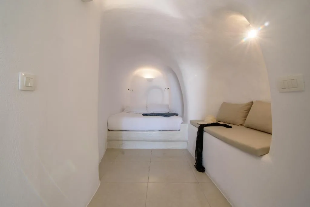 JUNIOR SUITE WITH VIEWS Room, On The Cliff, Santorini