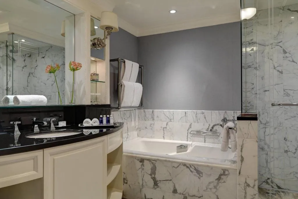 DOUBLE PREMIUM KING BED Room, The Shelbourne, Autograph Collection, Dublin