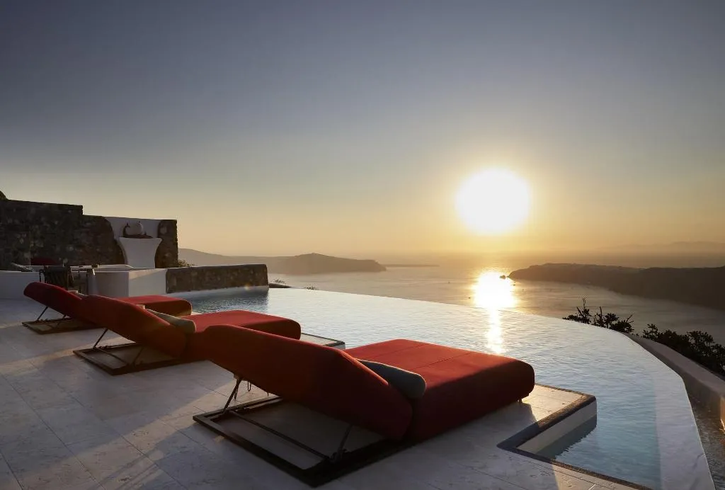 Sports and Entertainment, White Pearl Cavalieri, Santorini