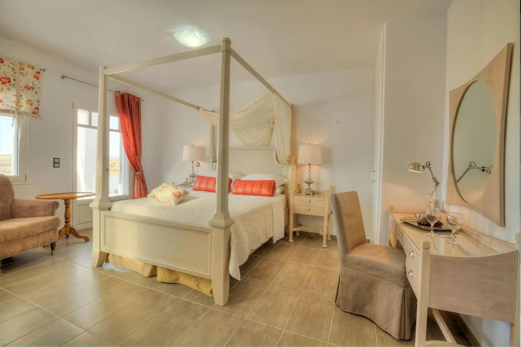 Room, Miland Suites, Santorini