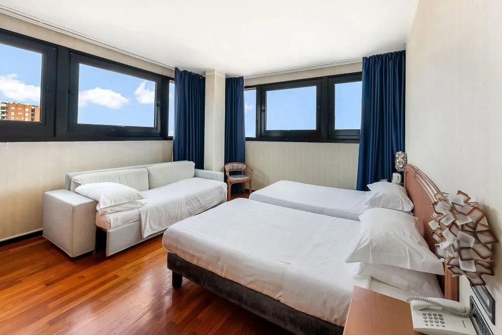 TRIPLE TWO BEDS Room, Abacus Hotel, Milan