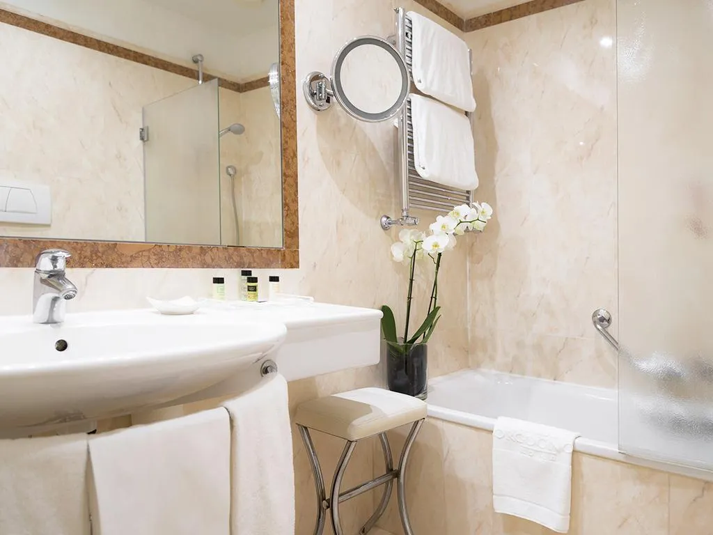 DOUBLE CLASSIC Room, Dei Borgognoni, Rome