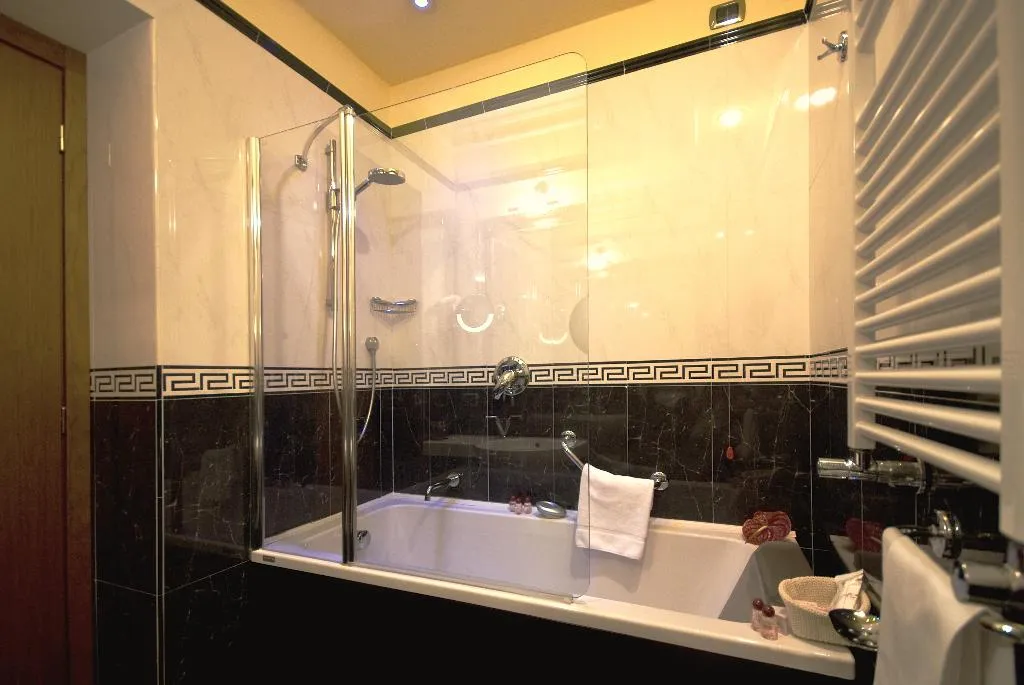 DOUBLE SUPERIOR Room, Hotel Manfredi Suite In Rome, Rome