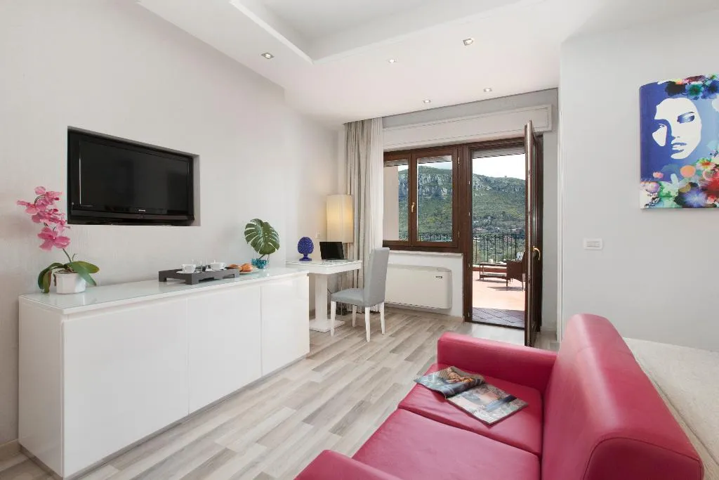 DOUBLE SUPERIOR SIDE SEA VIEW Room, Nastro Azzurro Resort, Naples