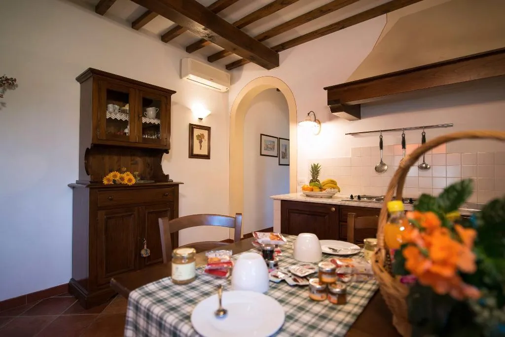 APARTMENT CAPACITY 6 ONE BEDROOM Room, Casa Lari, Florence