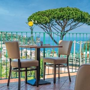 La Pergola e Villa Flavio, Naples