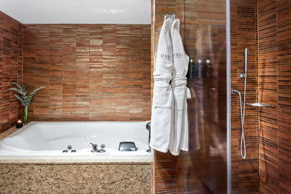 SUITE STANDARD Room, Melia Madrid Princesa, Madrid