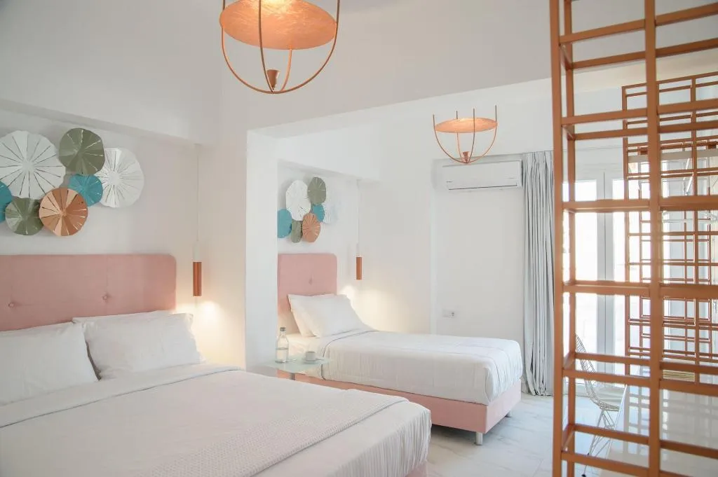 Room, Nama, Mykonos