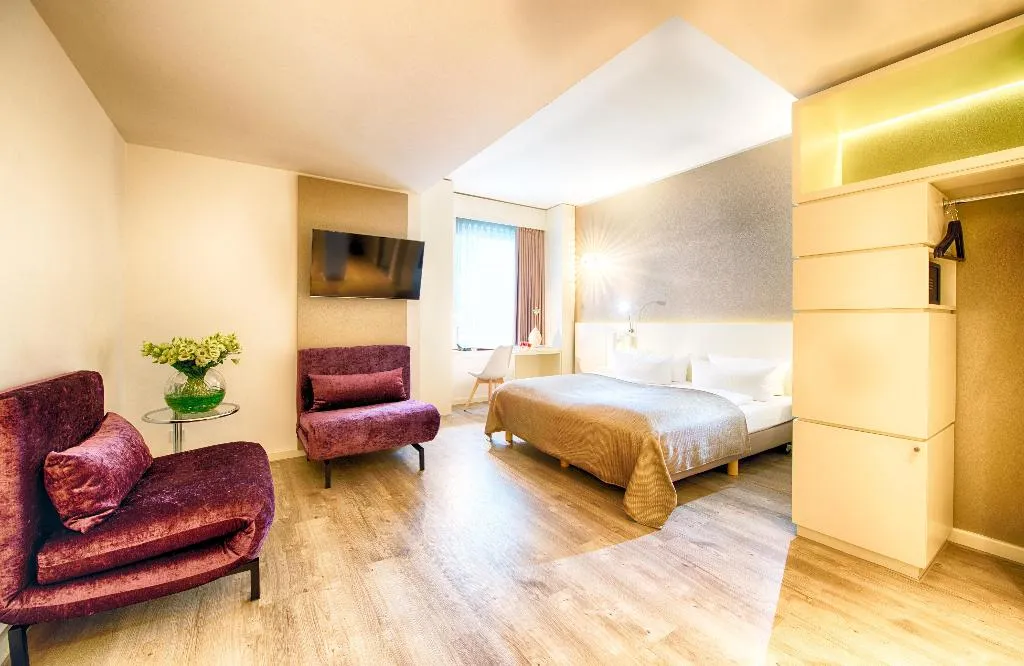 TRIPLE EXECUTIVE Room, Leonardo Hotel Berlin Mitte, Berlin