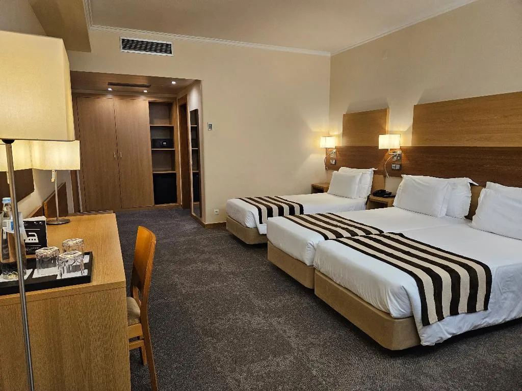 TWIN CAPACITY 3 Room, Hotel Principe Lisboa, Lisbon