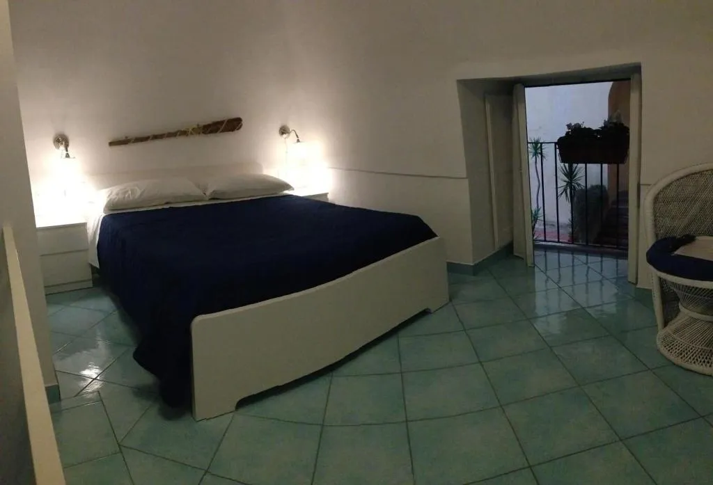 Room, B&B La Grotta Marina, Naples