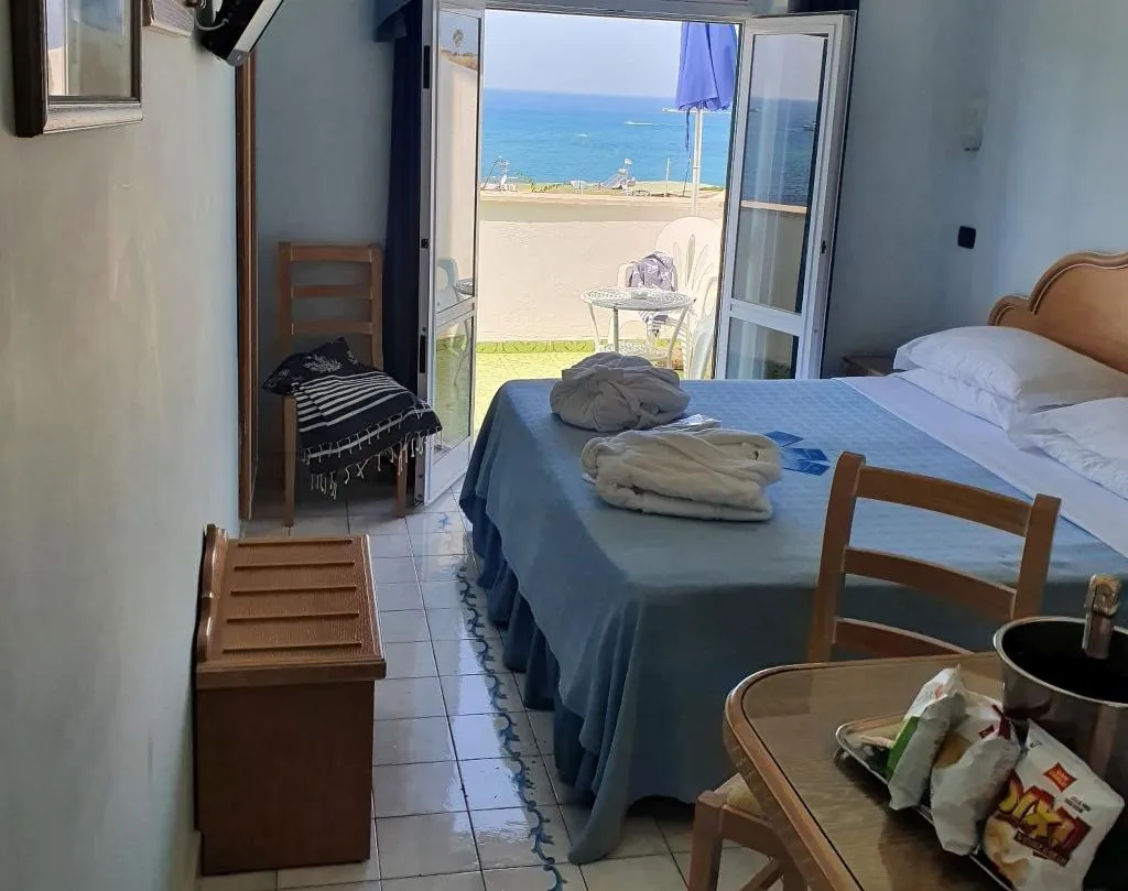 DOUBLE SEA VIEW WITH BALCONY Room, Punta Imperatore, Naples
