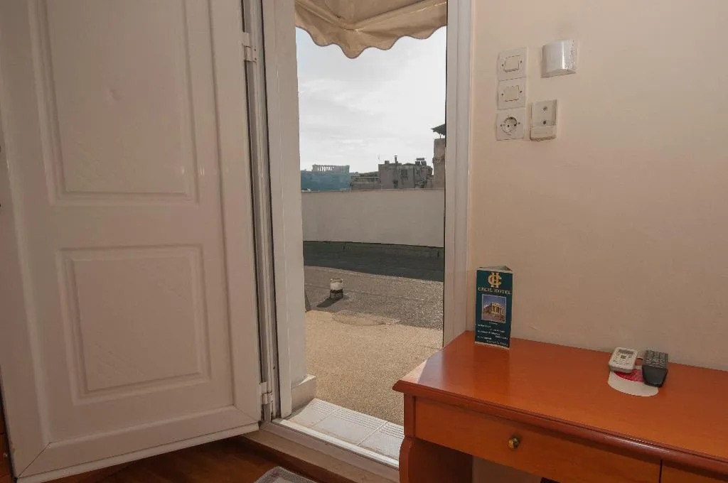 Room, Cecil hotel, Athens