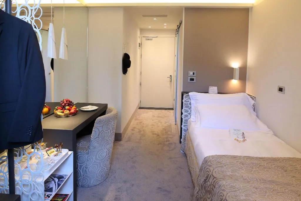 SINGLE SUPERIOR Room, Hotel Berna, Milan