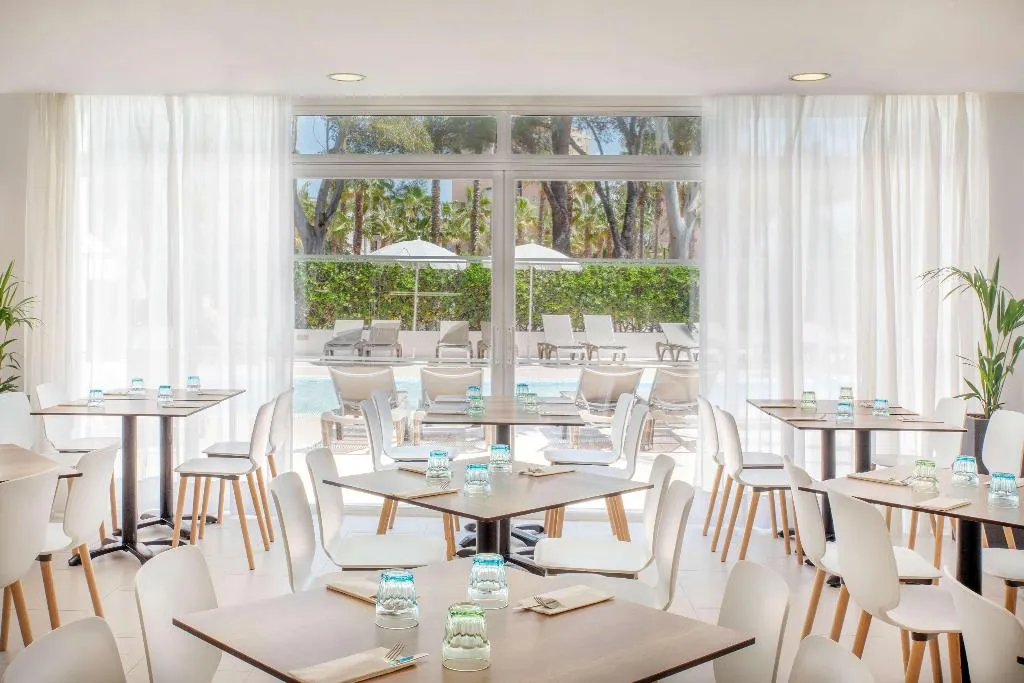 Restaurant, Sol Palmanova-Mirlos Tordos, Majorca