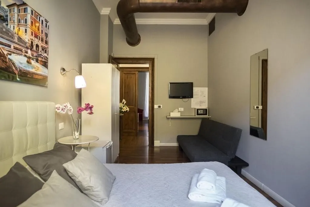 Room, Dulcis In Fundo, Rome