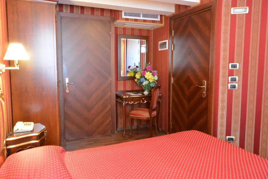 TRIPLE STANDARD Room, Citta Di Milano, Venice