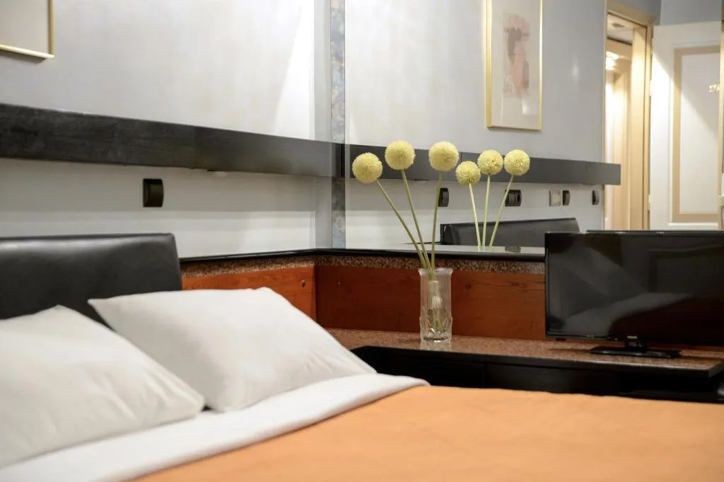 Room, Victory Inn, Athens