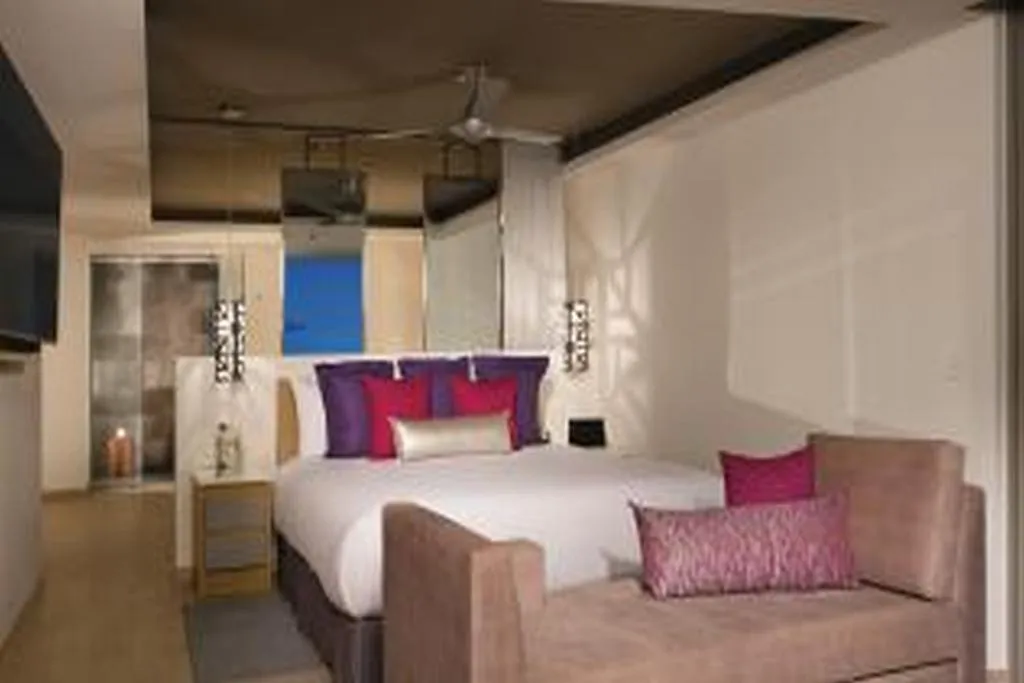 JUNIOR SUITE CLUB DELUXE Room, Breathless Riviera Cancun Resort and Spa, Cancun Area