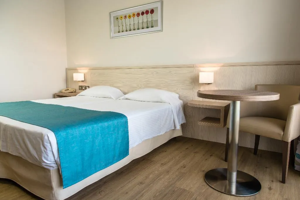 FAMILY ROOM GARDEN VIEW Room, Cynthiana Beach, Cyprus