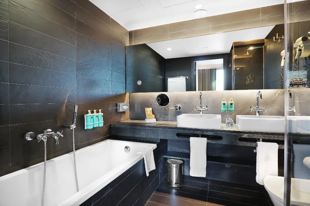 SUITE SUPERIOR QUEEN BED Room, Novotel Barcelona City, Barcelona