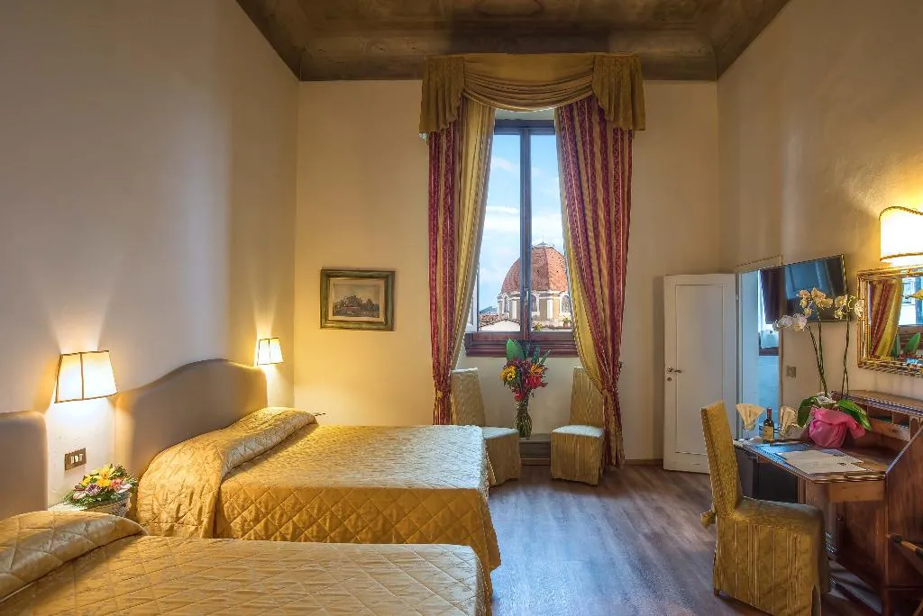 QUADRUPLE STANDARD Room, Paris, Florence
