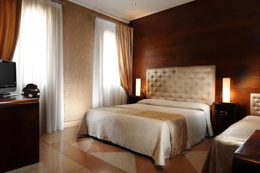 DOUBLE SUPERIOR KING BED Room, Abbazia, Venice