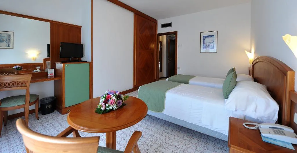 Double or Twin BASIC Room, Grand Hotel Cesare Augusto, Naples