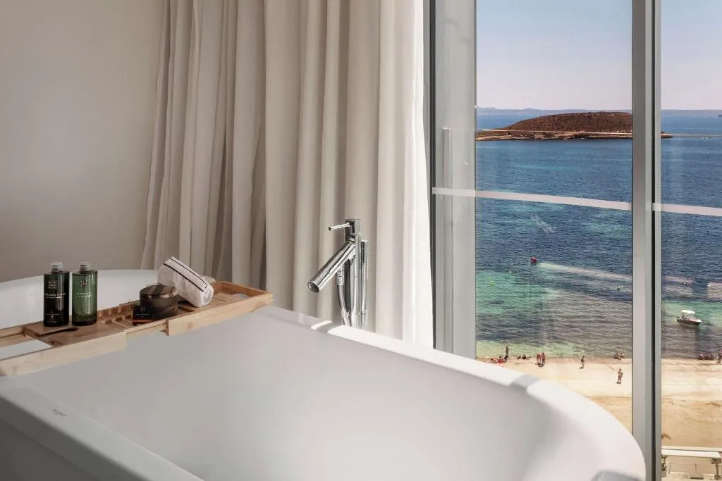 SUITE STANDARD Room, Melia South Beach, Majorca